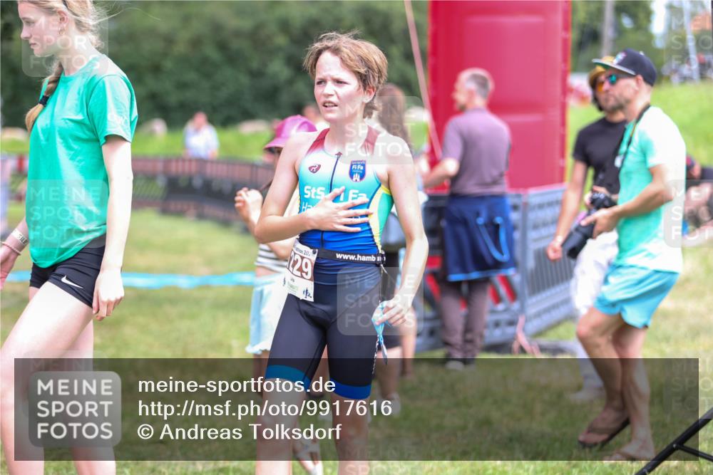 21.06.2026 - 29. Vierlanden-Triathlon Andreas Tolksdorf http://msf.ph/oto/9917616 21.06.2026 15:13:51 Ziel 1320, 1335 meine-sportfotos.de