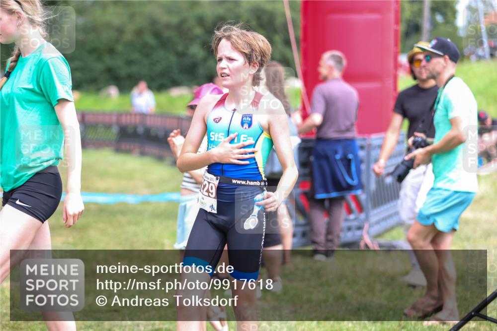 21.06.2026 - 29. Vierlanden-Triathlon Andreas Tolksdorf http://msf.ph/oto/9917618 21.06.2026 15:13:52 Ziel 1320, 1335 meine-sportfotos.de