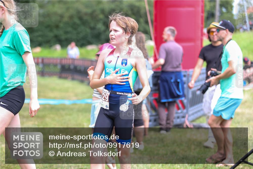 21.06.2026 - 29. Vierlanden-Triathlon Andreas Tolksdorf http://msf.ph/oto/9917619 21.06.2026 15:13:52 Ziel 1320, 1335 meine-sportfotos.de