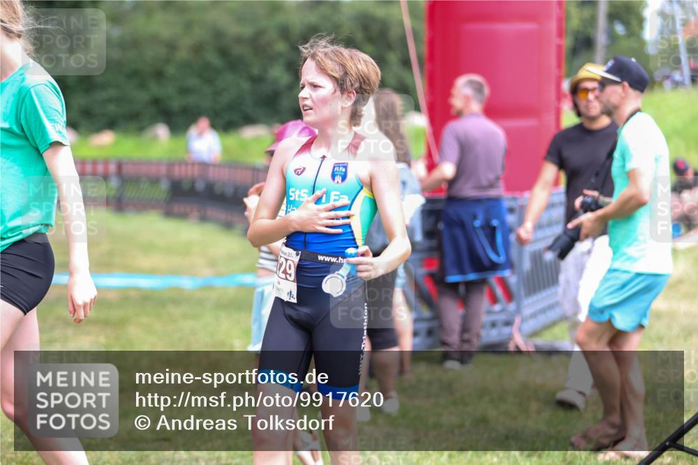 21.06.2026 - 29. Vierlanden-Triathlon Andreas Tolksdorf http://msf.ph/oto/9917620 21.06.2026 15:13:52 Ziel 1320, 1335 meine-sportfotos.de