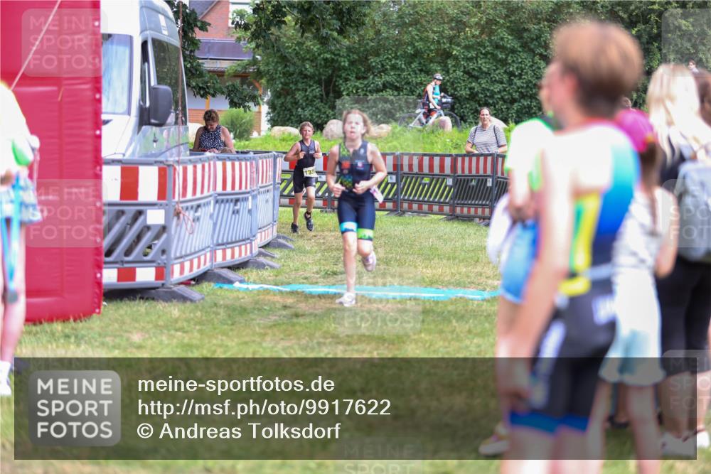 21.06.2026 - 29. Vierlanden-Triathlon Andreas Tolksdorf http://msf.ph/oto/9917622 21.06.2026 15:13:57 Ziel 1320, 1335 meine-sportfotos.de