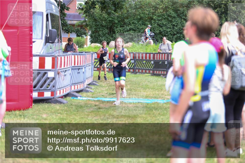21.06.2026 - 29. Vierlanden-Triathlon Andreas Tolksdorf http://msf.ph/oto/9917623 21.06.2026 15:13:57 Ziel 1320, 1335 meine-sportfotos.de