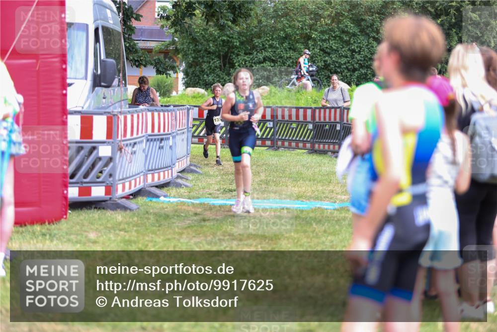 21.06.2026 - 29. Vierlanden-Triathlon Andreas Tolksdorf http://msf.ph/oto/9917625 21.06.2026 15:13:58 Ziel 1320, 1335 meine-sportfotos.de