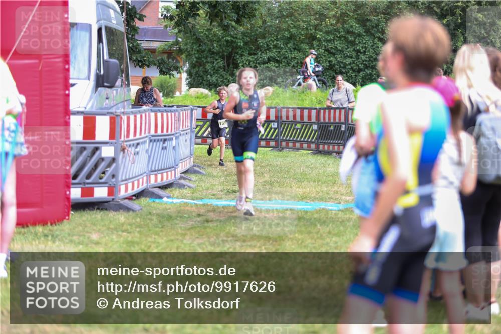 21.06.2026 - 29. Vierlanden-Triathlon Andreas Tolksdorf http://msf.ph/oto/9917626 21.06.2026 15:13:58 Ziel 1320, 1335 meine-sportfotos.de
