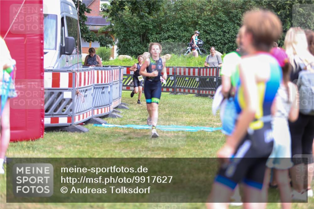 21.06.2026 - 29. Vierlanden-Triathlon Andreas Tolksdorf http://msf.ph/oto/9917627 21.06.2026 15:13:58 Ziel 1320, 1335 meine-sportfotos.de