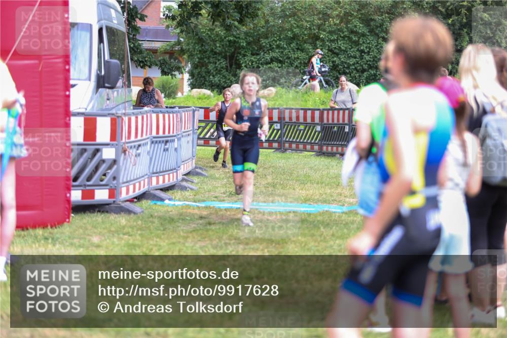 21.06.2026 - 29. Vierlanden-Triathlon Andreas Tolksdorf http://msf.ph/oto/9917628 21.06.2026 15:13:58 Ziel 1320, 1335 meine-sportfotos.de