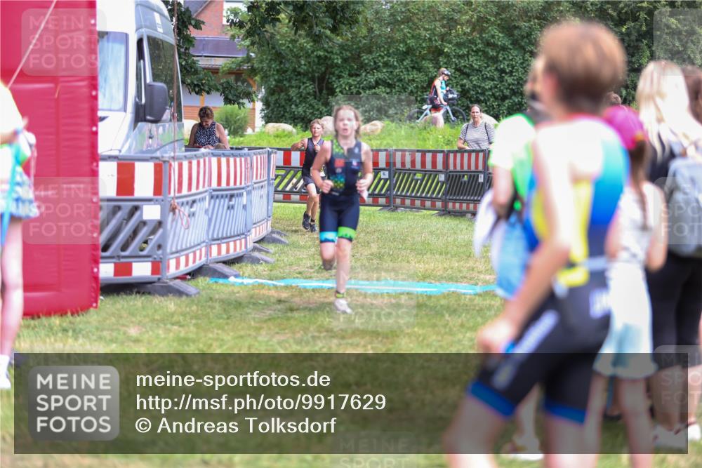 21.06.2026 - 29. Vierlanden-Triathlon Andreas Tolksdorf http://msf.ph/oto/9917629 21.06.2026 15:13:58 Ziel 1320, 1335 meine-sportfotos.de