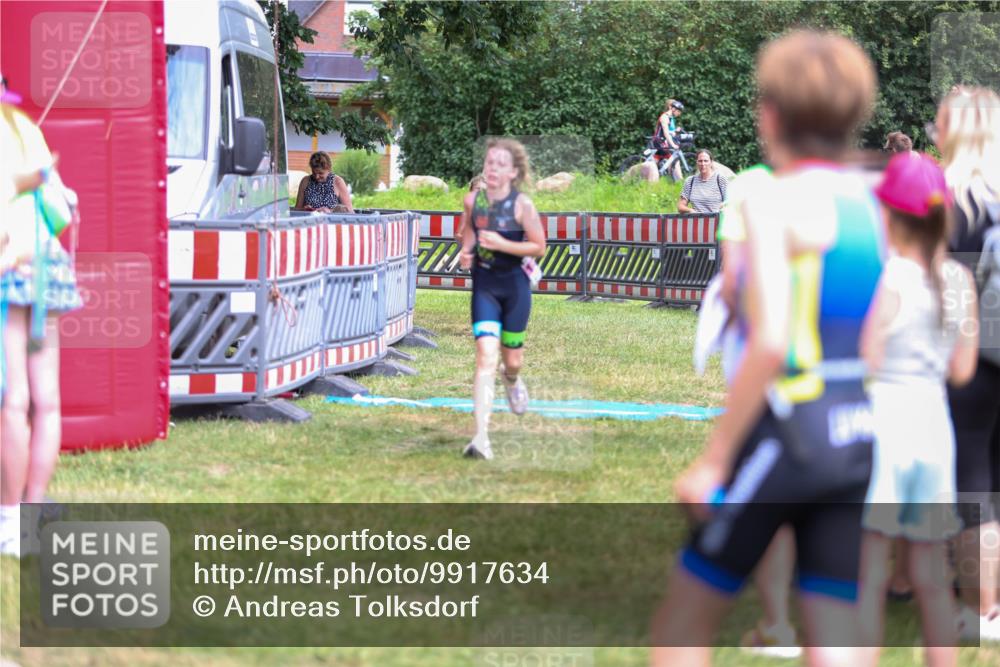 21.06.2026 - 29. Vierlanden-Triathlon Andreas Tolksdorf http://msf.ph/oto/9917634 21.06.2026 15:13:58 Ziel 1320, 1335 meine-sportfotos.de