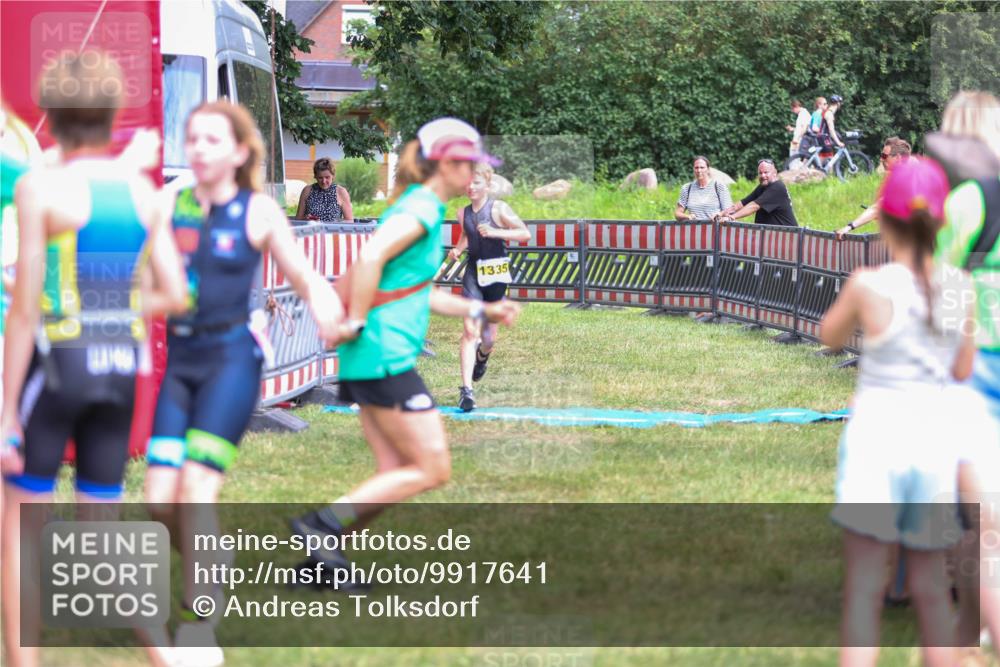 21.06.2026 - 29. Vierlanden-Triathlon Andreas Tolksdorf http://msf.ph/oto/9917641 21.06.2026 15:14:01 Ziel 1320, 1335 meine-sportfotos.de