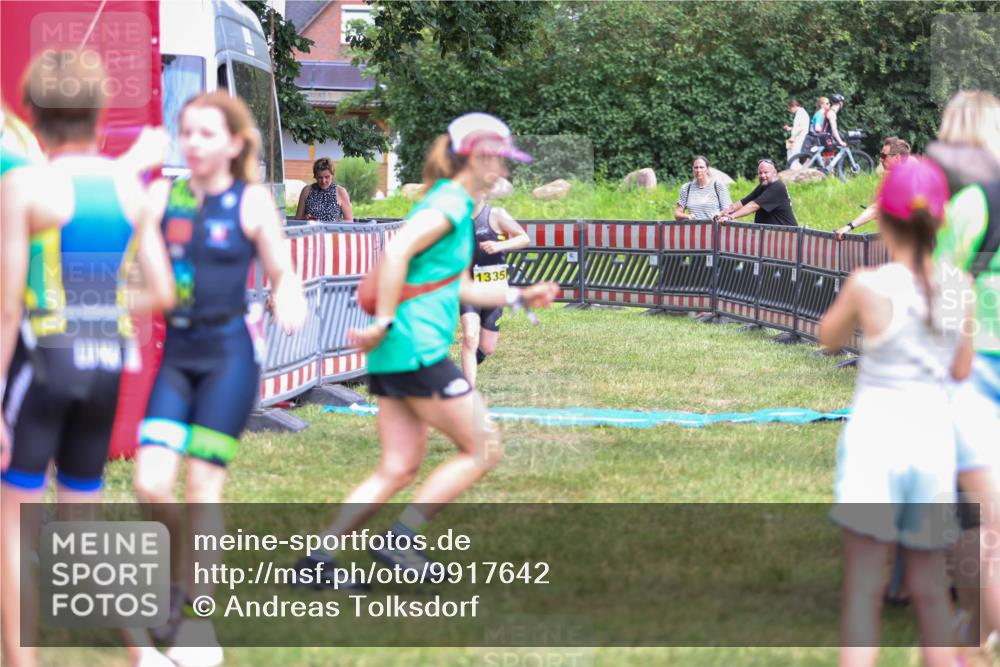 21.06.2026 - 29. Vierlanden-Triathlon Andreas Tolksdorf http://msf.ph/oto/9917642 21.06.2026 15:14:01 Ziel 1320, 1335 meine-sportfotos.de