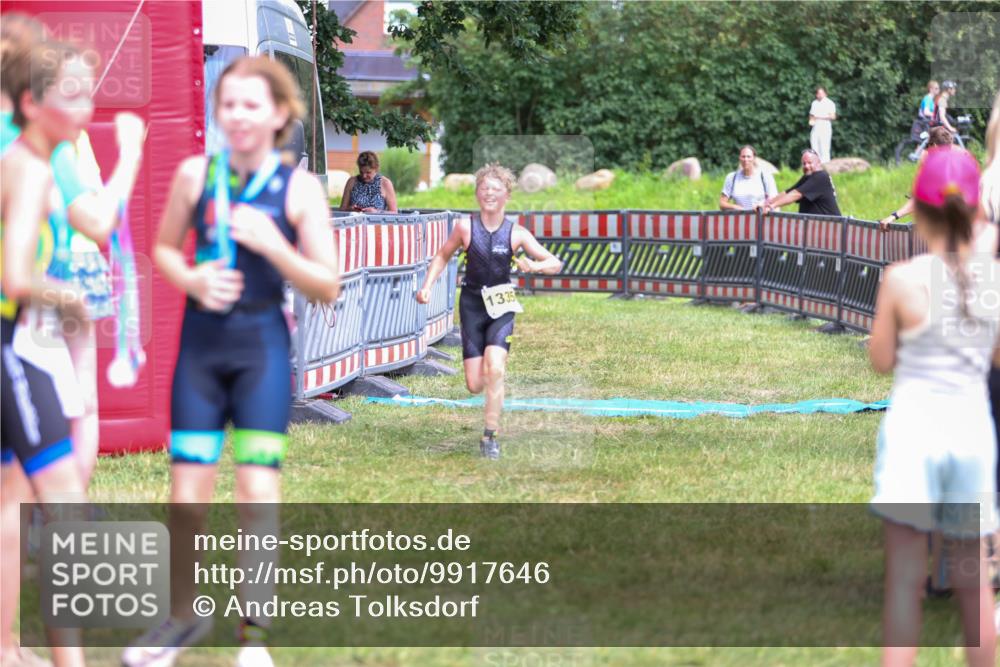 21.06.2026 - 29. Vierlanden-Triathlon Andreas Tolksdorf http://msf.ph/oto/9917646 21.06.2026 15:14:02 Ziel 1320, 1335 meine-sportfotos.de