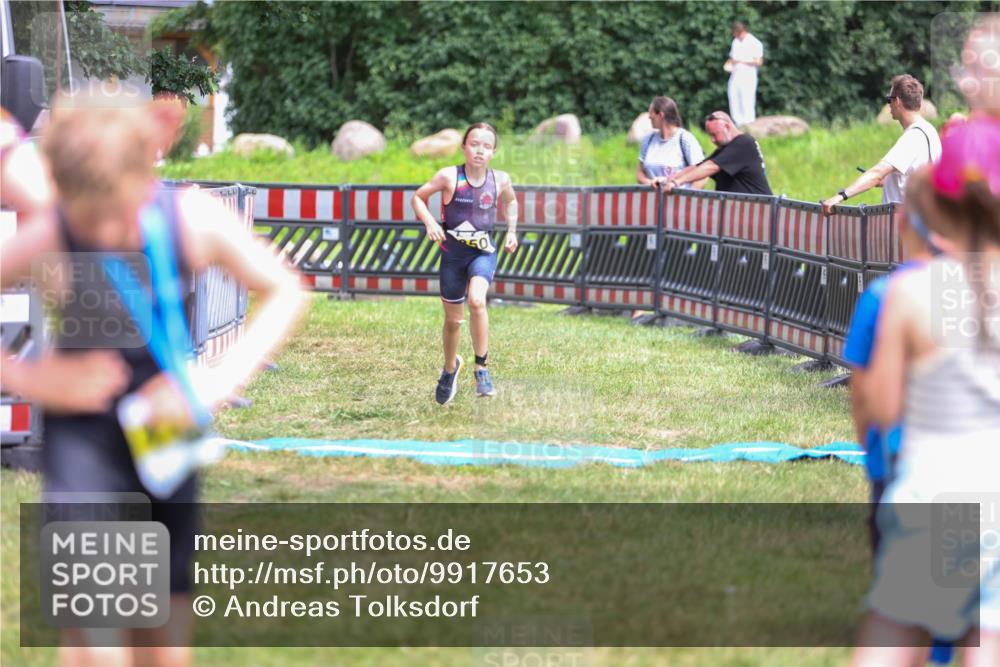 21.06.2026 - 29. Vierlanden-Triathlon Andreas Tolksdorf http://msf.ph/oto/9917653 21.06.2026 15:14:08 Ziel  meine-sportfotos.de