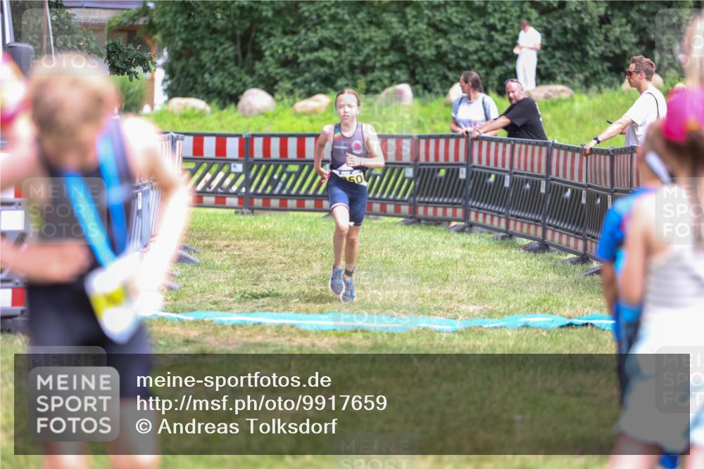 21.06.2026 - 29. Vierlanden-Triathlon Andreas Tolksdorf http://msf.ph/oto/9917659 21.06.2026 15:14:09 Ziel 1295 meine-sportfotos.de