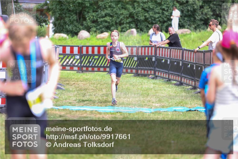 21.06.2026 - 29. Vierlanden-Triathlon Andreas Tolksdorf http://msf.ph/oto/9917661 21.06.2026 15:14:09 Ziel 1295 meine-sportfotos.de