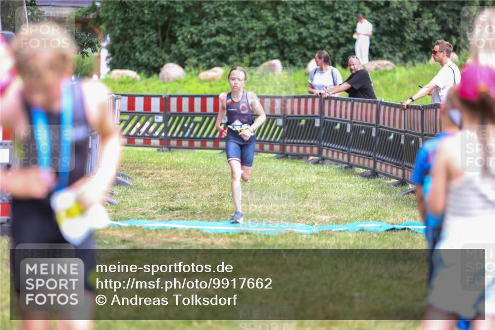 21.06.2026 - 29. Vierlanden-Triathlon Andreas Tolksdorf http://msf.ph/oto/9917662 21.06.2026 15:14:09 Ziel 1295 meine-sportfotos.de