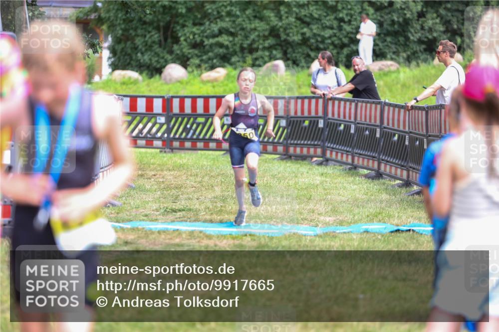 21.06.2026 - 29. Vierlanden-Triathlon Andreas Tolksdorf http://msf.ph/oto/9917665 21.06.2026 15:14:09 Ziel 1295 meine-sportfotos.de