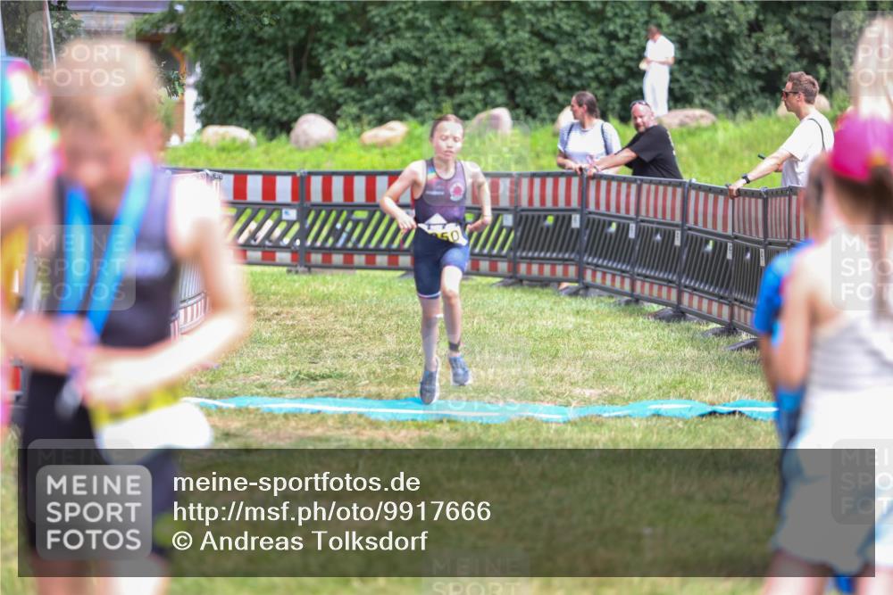 21.06.2026 - 29. Vierlanden-Triathlon Andreas Tolksdorf http://msf.ph/oto/9917666 21.06.2026 15:14:09 Ziel 1295 meine-sportfotos.de