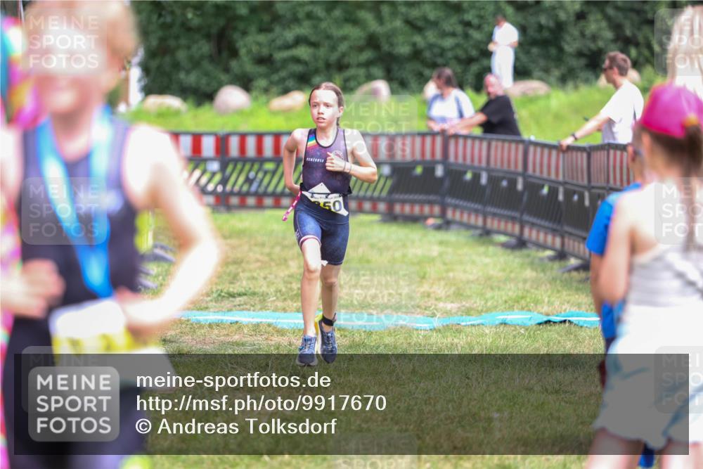 21.06.2026 - 29. Vierlanden-Triathlon Andreas Tolksdorf http://msf.ph/oto/9917670 21.06.2026 15:14:10 Ziel 1295 meine-sportfotos.de