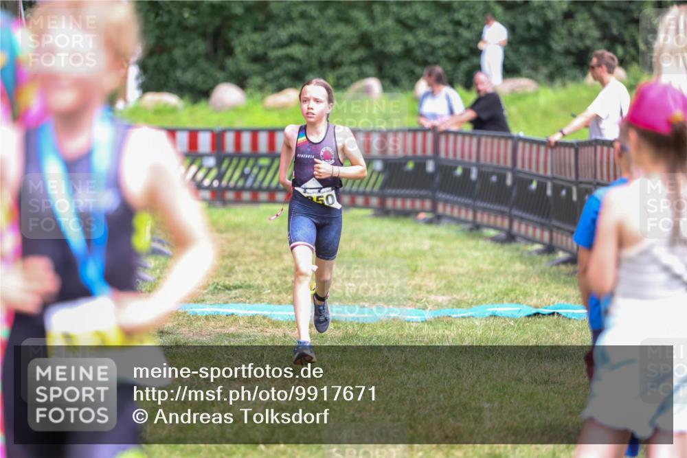 21.06.2026 - 29. Vierlanden-Triathlon Andreas Tolksdorf http://msf.ph/oto/9917671 21.06.2026 15:14:10 Ziel 1295 meine-sportfotos.de