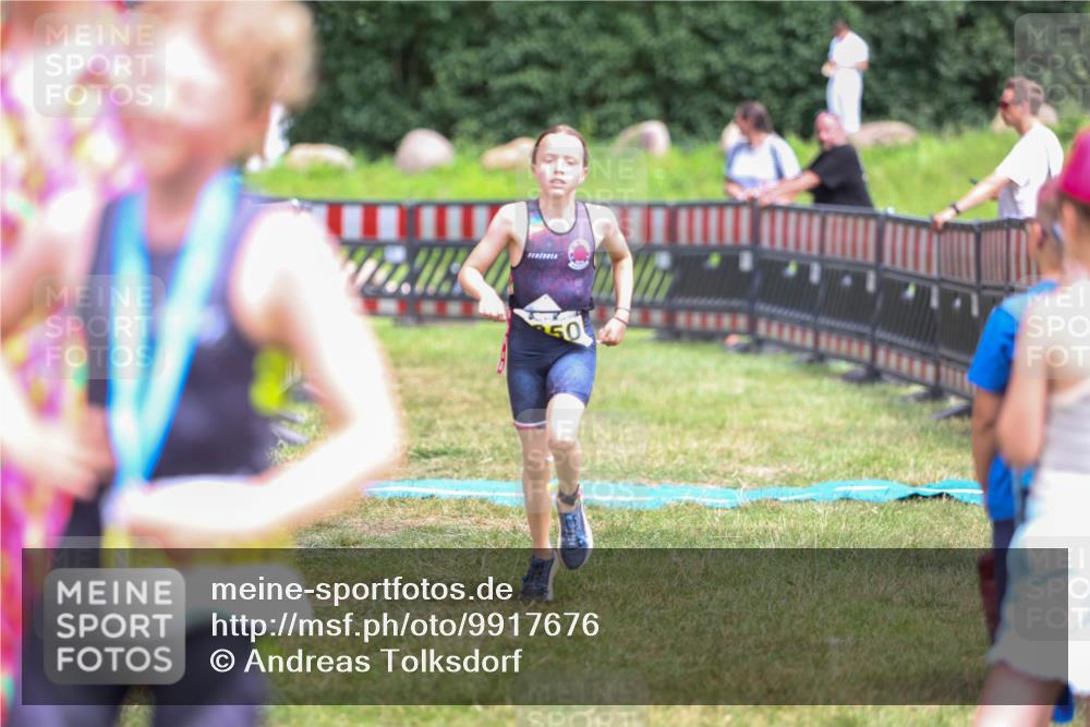 21.06.2026 - 29. Vierlanden-Triathlon Andreas Tolksdorf http://msf.ph/oto/9917676 21.06.2026 15:14:10 Ziel 1295 meine-sportfotos.de