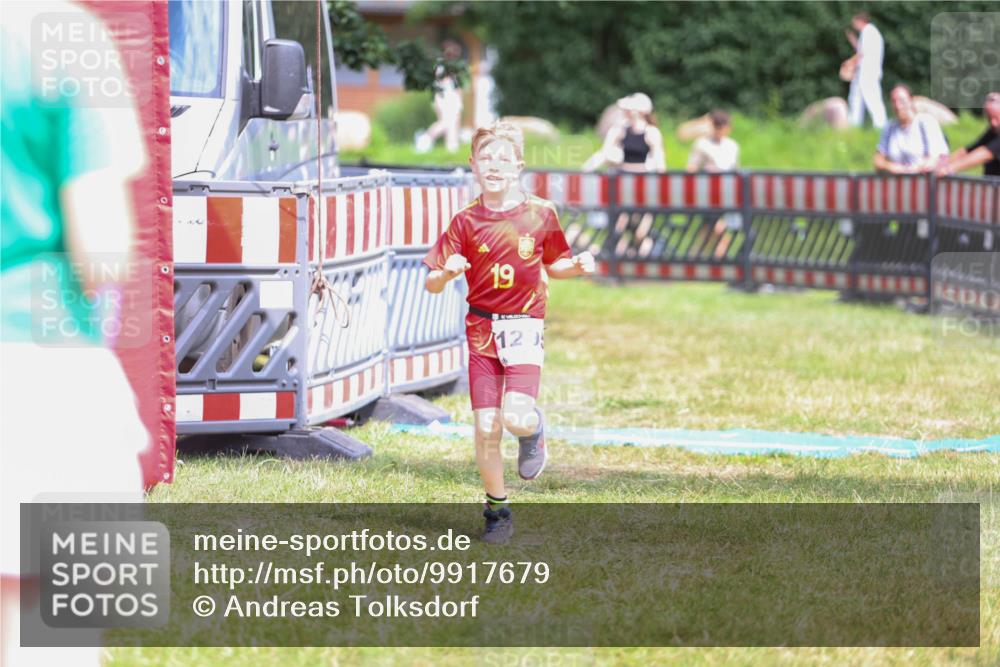 21.06.2026 - 29. Vierlanden-Triathlon Andreas Tolksdorf http://msf.ph/oto/9917679 21.06.2026 15:14:20 Ziel 1295 meine-sportfotos.de