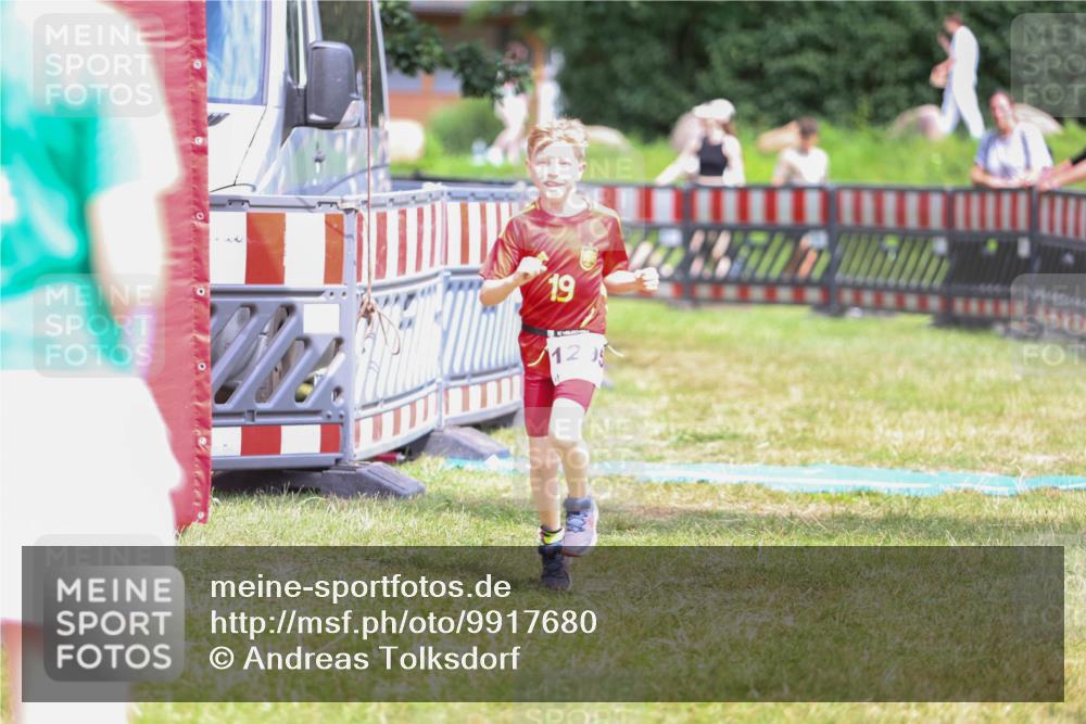 21.06.2026 - 29. Vierlanden-Triathlon Andreas Tolksdorf http://msf.ph/oto/9917680 21.06.2026 15:14:20 Ziel 1295 meine-sportfotos.de