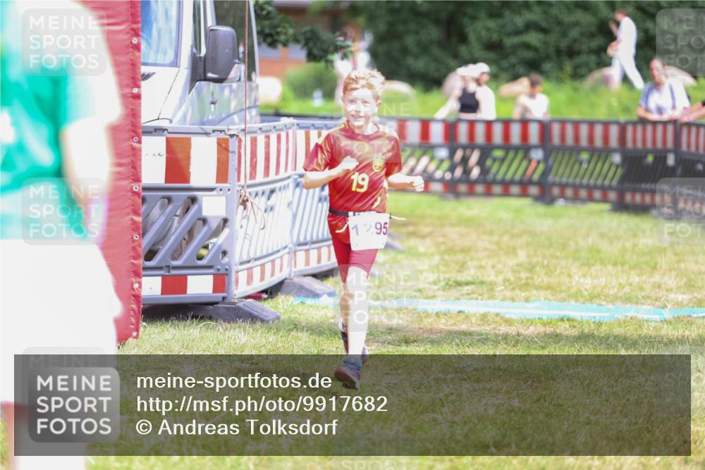21.06.2026 - 29. Vierlanden-Triathlon Andreas Tolksdorf http://msf.ph/oto/9917682 21.06.2026 15:14:20 Ziel 1295 meine-sportfotos.de
