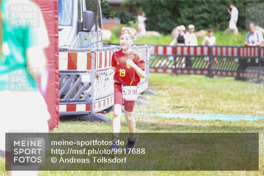 21.06.2026 - 29. Vierlanden-Triathlon Andreas Tolksdorf http://msf.ph/oto/9917688 21.06.2026 15:14:20 Ziel 1295 meine-sportfotos.de