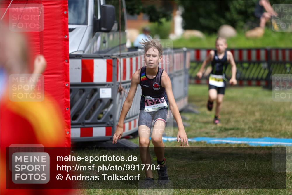 21.06.2026 - 29. Vierlanden-Triathlon Andreas Tolksdorf http://msf.ph/oto/9917704 21.06.2026 15:14:43 Ziel 1326, 1340 meine-sportfotos.de