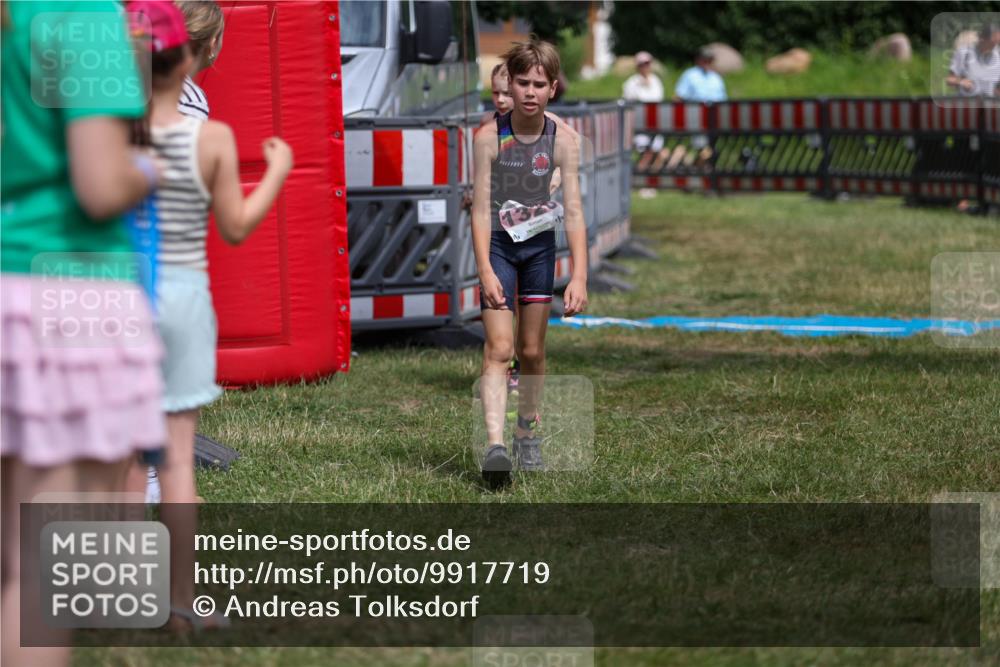 21.06.2026 - 29. Vierlanden-Triathlon Andreas Tolksdorf http://msf.ph/oto/9917719 21.06.2026 15:14:47 Ziel 1266, 1326, 1340 meine-sportfotos.de