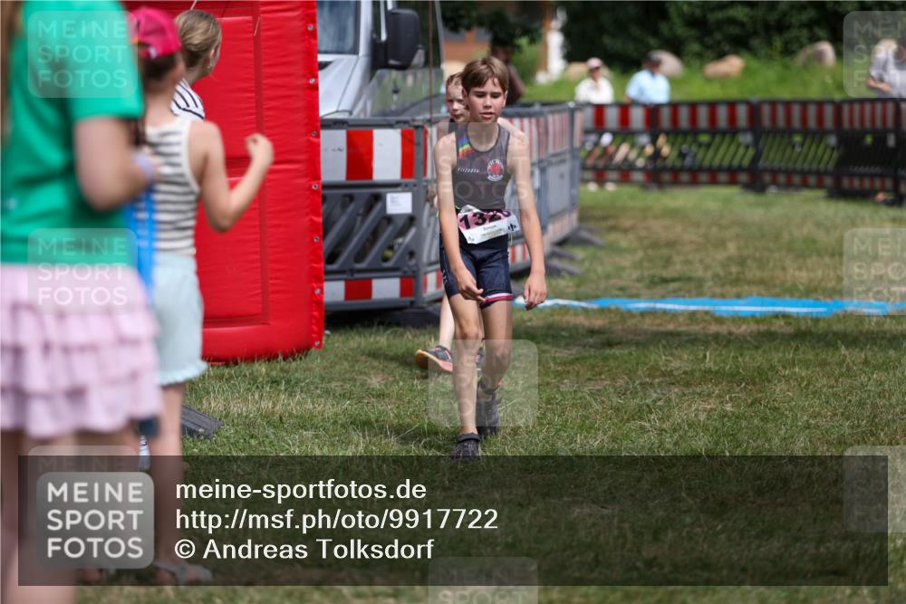21.06.2026 - 29. Vierlanden-Triathlon Andreas Tolksdorf http://msf.ph/oto/9917722 21.06.2026 15:14:47 Ziel 1266, 1326, 1340 meine-sportfotos.de