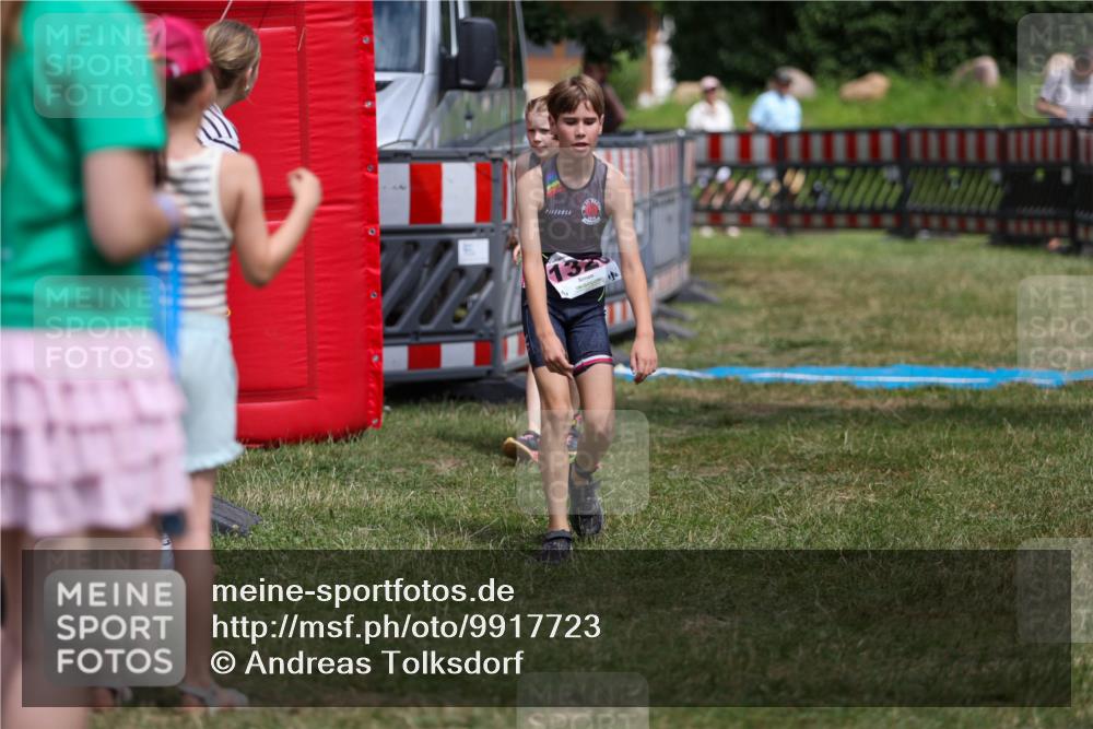 21.06.2026 - 29. Vierlanden-Triathlon Andreas Tolksdorf http://msf.ph/oto/9917723 21.06.2026 15:14:47 Ziel 1266, 1326, 1340 meine-sportfotos.de