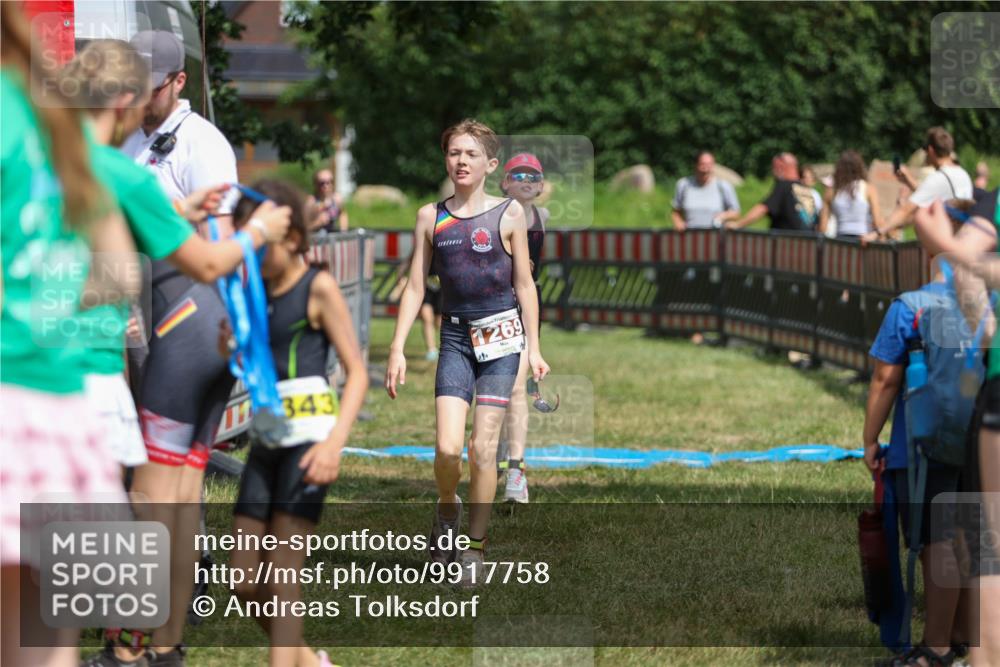 21.06.2026 - 29. Vierlanden-Triathlon Andreas Tolksdorf http://msf.ph/oto/9917758 21.06.2026 15:15:23 Ziel 1236, 1269, 1294, 1309 meine-sportfotos.de