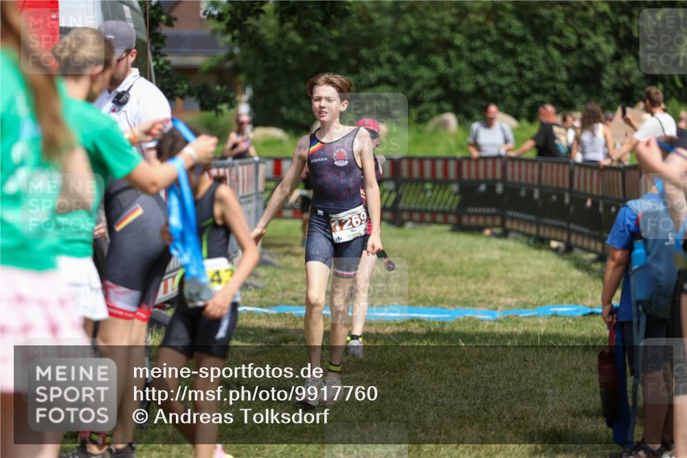 21.06.2026 - 29. Vierlanden-Triathlon Andreas Tolksdorf http://msf.ph/oto/9917760 21.06.2026 15:15:23 Ziel 1236, 1269, 1294, 1309 meine-sportfotos.de