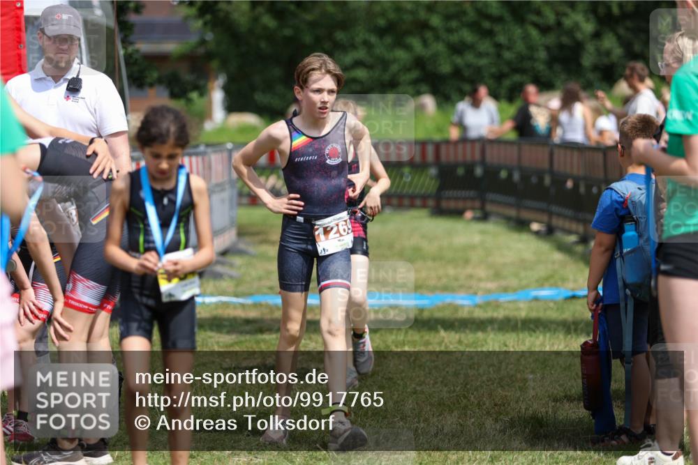 21.06.2026 - 29. Vierlanden-Triathlon Andreas Tolksdorf http://msf.ph/oto/9917765 21.06.2026 15:15:25 Ziel 1236, 1269, 1294, 1309 meine-sportfotos.de
