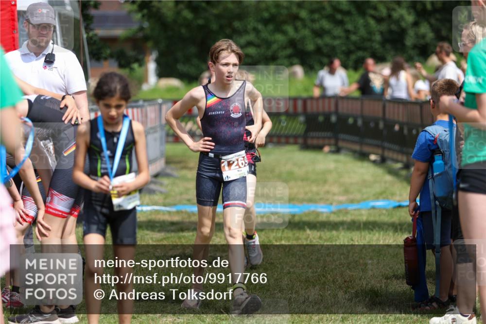 21.06.2026 - 29. Vierlanden-Triathlon Andreas Tolksdorf http://msf.ph/oto/9917766 21.06.2026 15:15:25 Ziel 1236, 1269, 1294, 1309 meine-sportfotos.de