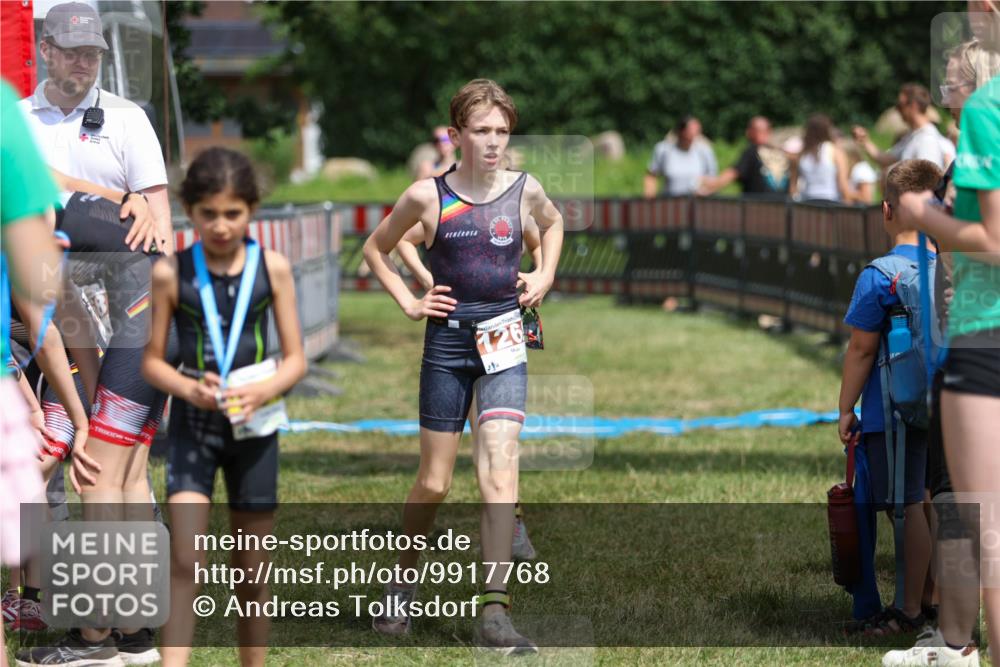 21.06.2026 - 29. Vierlanden-Triathlon Andreas Tolksdorf http://msf.ph/oto/9917768 21.06.2026 15:15:25 Ziel 1236, 1269, 1294, 1309 meine-sportfotos.de
