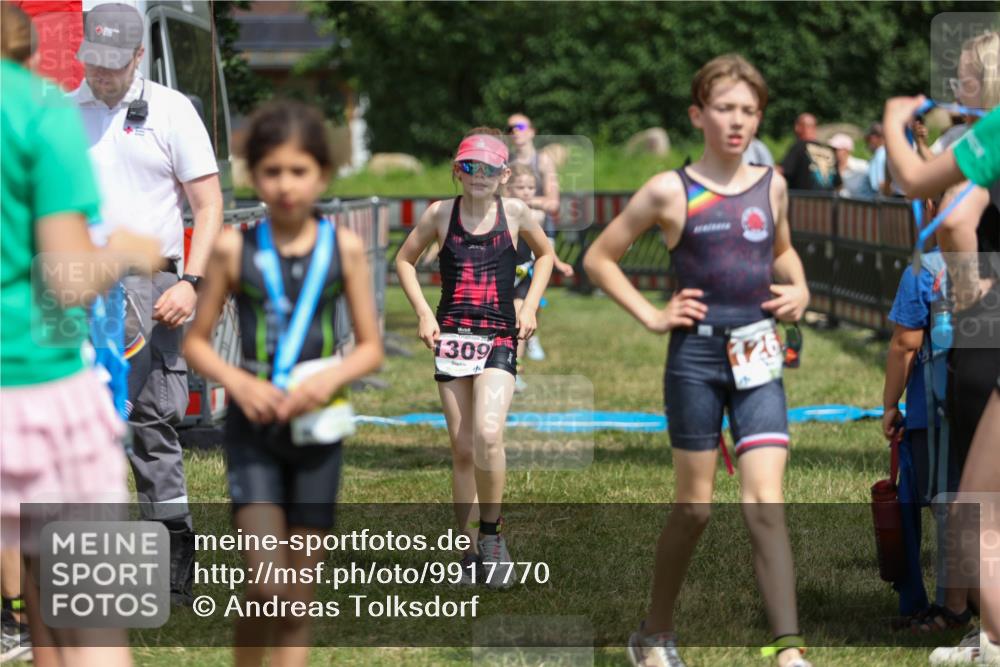 21.06.2026 - 29. Vierlanden-Triathlon Andreas Tolksdorf http://msf.ph/oto/9917770 21.06.2026 15:15:26 Ziel 1236, 1269, 1294, 1309 meine-sportfotos.de
