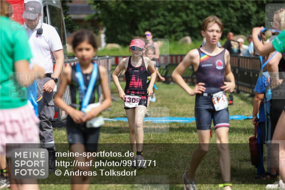 21.06.2026 - 29. Vierlanden-Triathlon Andreas Tolksdorf http://msf.ph/oto/9917771 21.06.2026 15:15:26 Ziel 1236, 1269, 1294, 1309 meine-sportfotos.de