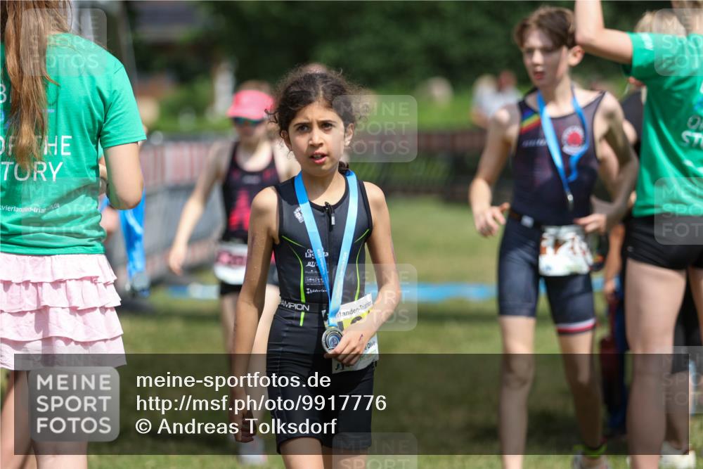 21.06.2026 - 29. Vierlanden-Triathlon Andreas Tolksdorf http://msf.ph/oto/9917776 21.06.2026 15:15:27 Ziel 1236, 1269, 1294, 1309 meine-sportfotos.de
