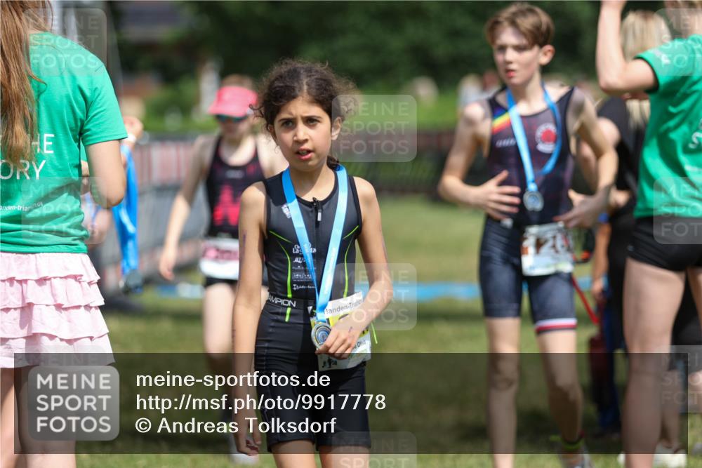 21.06.2026 - 29. Vierlanden-Triathlon Andreas Tolksdorf http://msf.ph/oto/9917778 21.06.2026 15:15:27 Ziel 1236, 1269, 1294, 1309 meine-sportfotos.de