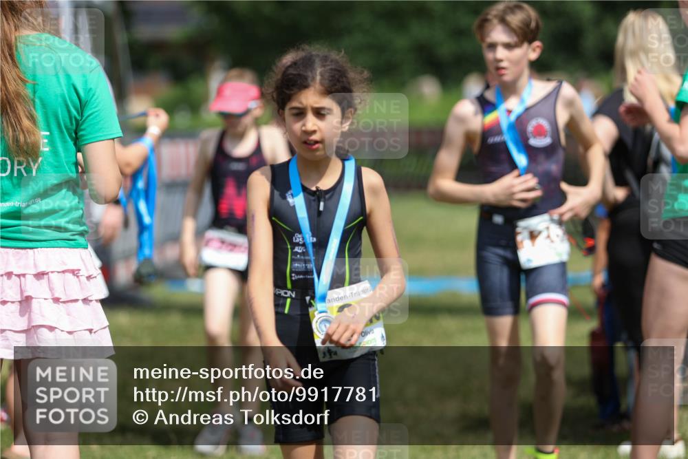 21.06.2026 - 29. Vierlanden-Triathlon Andreas Tolksdorf http://msf.ph/oto/9917781 21.06.2026 15:15:28 Ziel 1236, 1269, 1294, 1309, 1336 meine-sportfotos.de