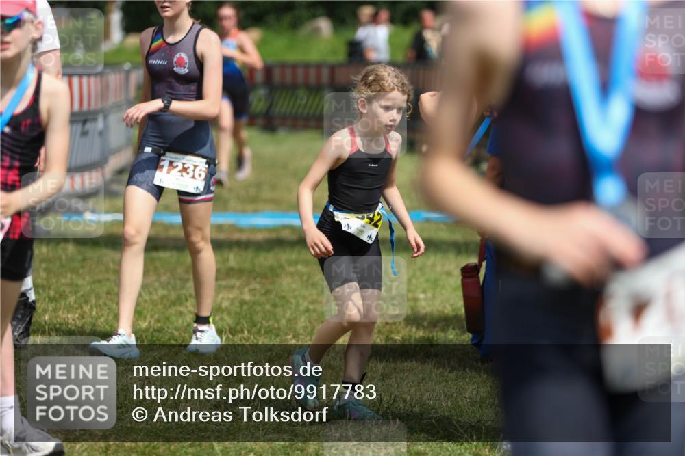 21.06.2026 - 29. Vierlanden-Triathlon Andreas Tolksdorf http://msf.ph/oto/9917783 21.06.2026 15:15:31 Ziel 1236, 1294, 1336 meine-sportfotos.de