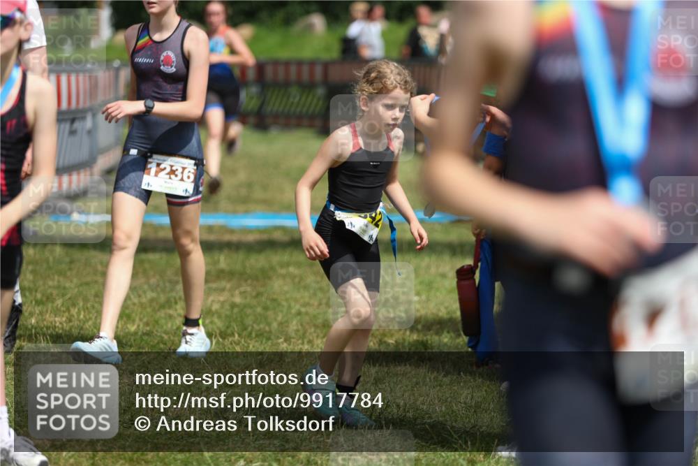 21.06.2026 - 29. Vierlanden-Triathlon Andreas Tolksdorf http://msf.ph/oto/9917784 21.06.2026 15:15:31 Ziel 1236, 1294, 1336 meine-sportfotos.de