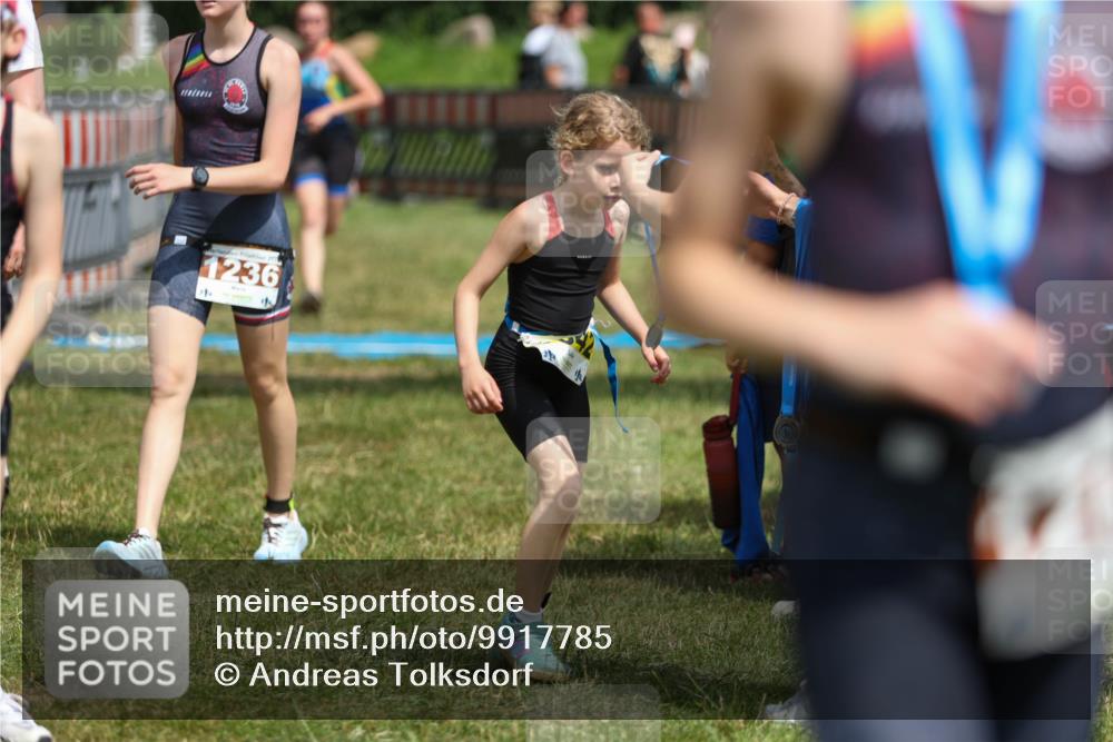21.06.2026 - 29. Vierlanden-Triathlon Andreas Tolksdorf http://msf.ph/oto/9917785 21.06.2026 15:15:31 Ziel 1236, 1294, 1336 meine-sportfotos.de
