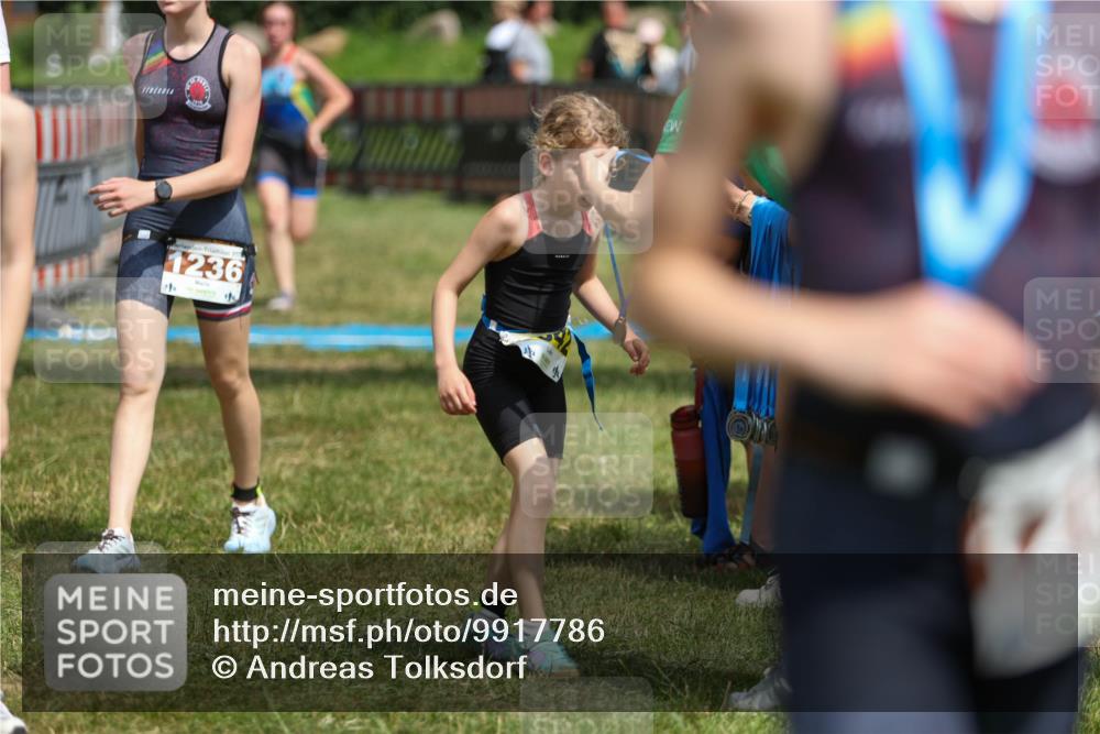 21.06.2026 - 29. Vierlanden-Triathlon Andreas Tolksdorf http://msf.ph/oto/9917786 21.06.2026 15:15:31 Ziel 1236, 1294, 1336 meine-sportfotos.de