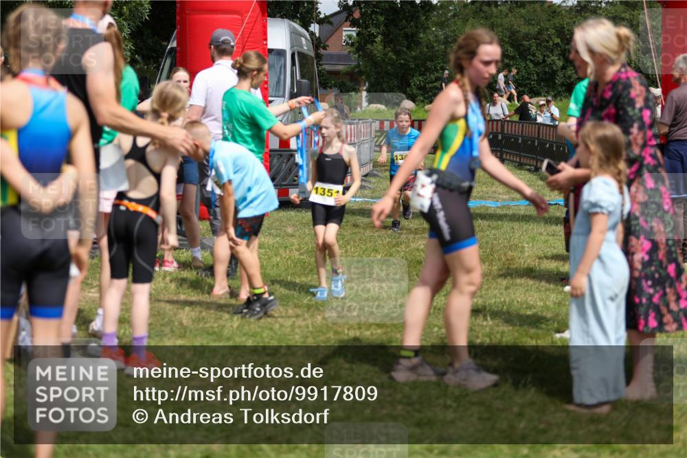 21.06.2026 - 29. Vierlanden-Triathlon Andreas Tolksdorf http://msf.ph/oto/9917809 21.06.2026 15:15:45 Ziel 1274, 1351 meine-sportfotos.de