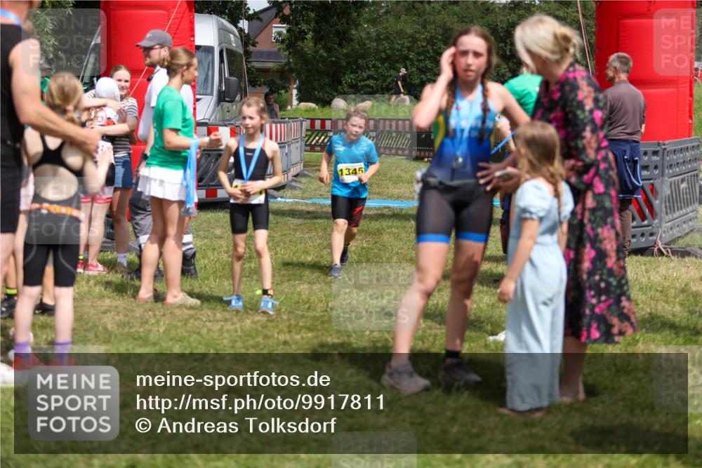 21.06.2026 - 29. Vierlanden-Triathlon Andreas Tolksdorf http://msf.ph/oto/9917811 21.06.2026 15:15:46 Ziel 1274, 1351 meine-sportfotos.de