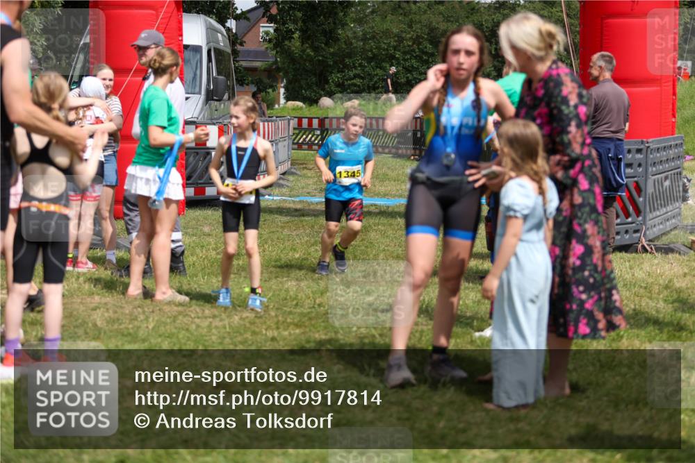 21.06.2026 - 29. Vierlanden-Triathlon Andreas Tolksdorf http://msf.ph/oto/9917814 21.06.2026 15:15:47 Ziel 1274, 1351 meine-sportfotos.de