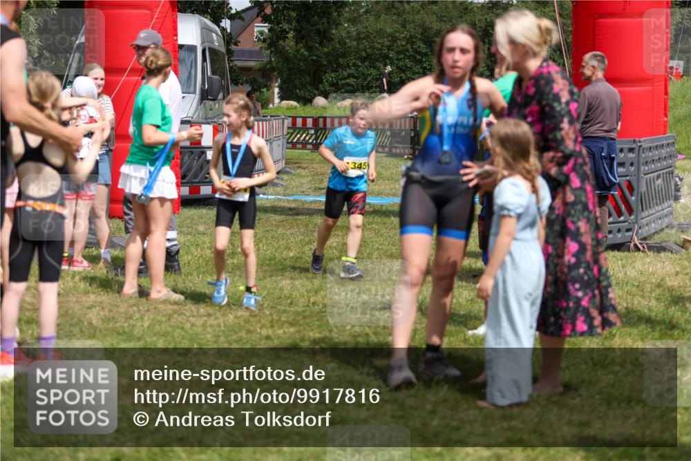 21.06.2026 - 29. Vierlanden-Triathlon Andreas Tolksdorf http://msf.ph/oto/9917816 21.06.2026 15:15:47 Ziel 1274, 1351 meine-sportfotos.de